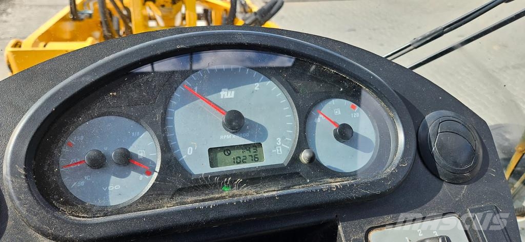Paus SL755 لوادر بعجل