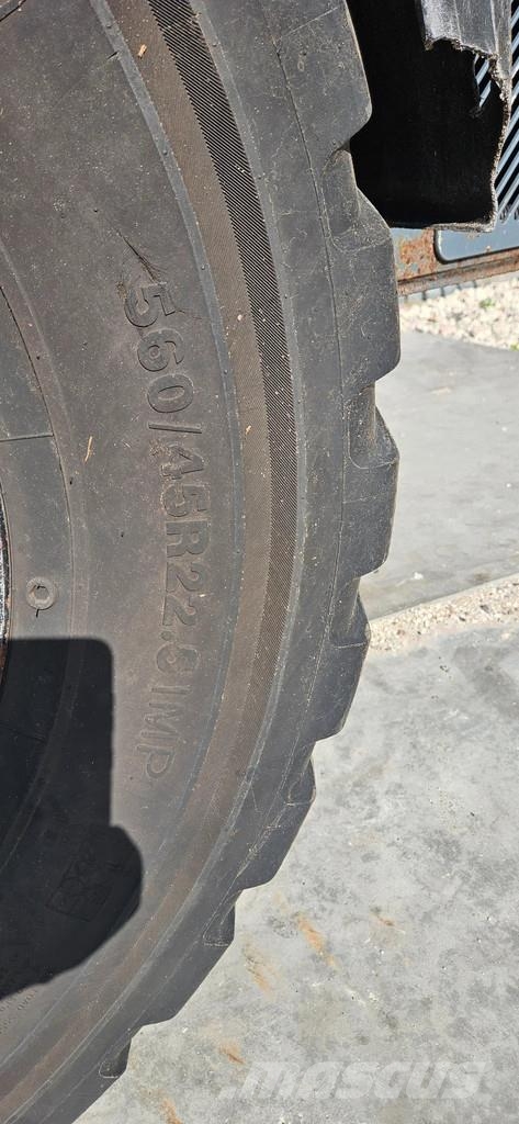 Paus SL755 لوادر بعجل