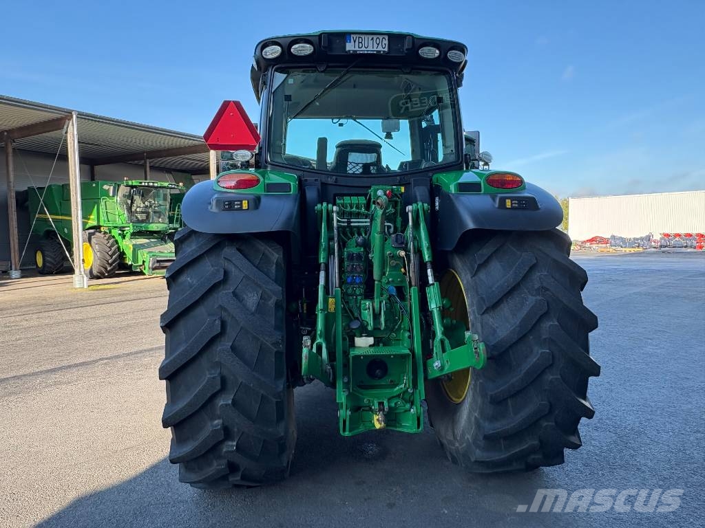 John Deere 6215 R Traktorer