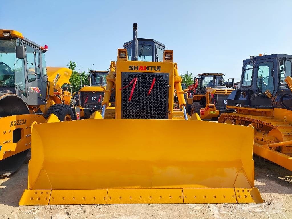 Shantui SD22 Crawler dozers