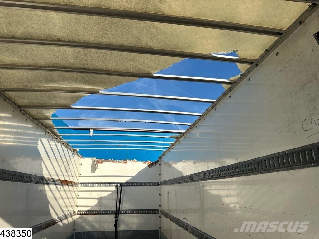 DAF LF 180 EURO 6, ROOF DAMAGE Bakwagens met gesloten opbouw