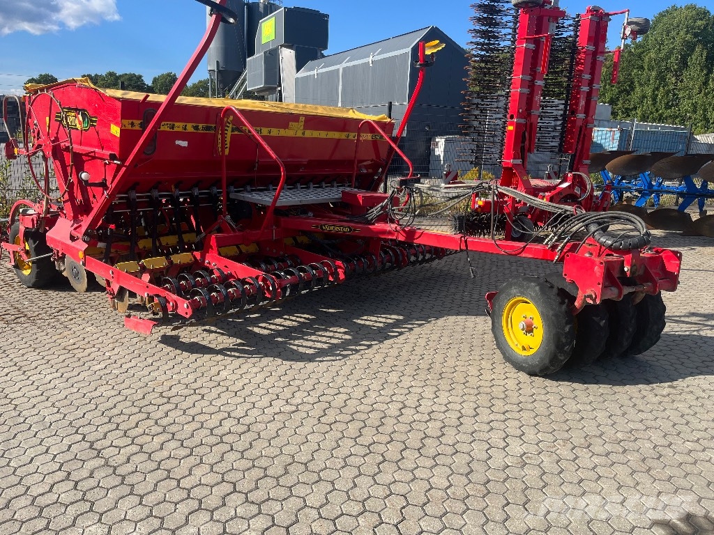 Väderstad Rapid 400C m. Frölåda 5022ha مثاقيب مدمجة