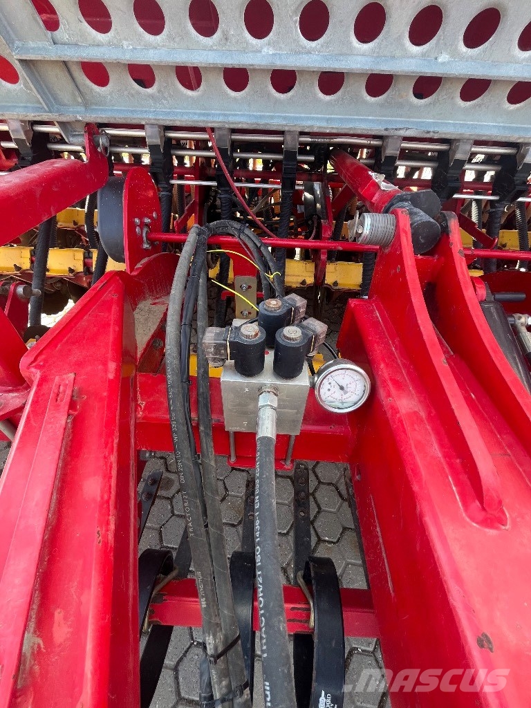 Väderstad Rapid 400C m. Frölåda 5022ha مثاقيب مدمجة