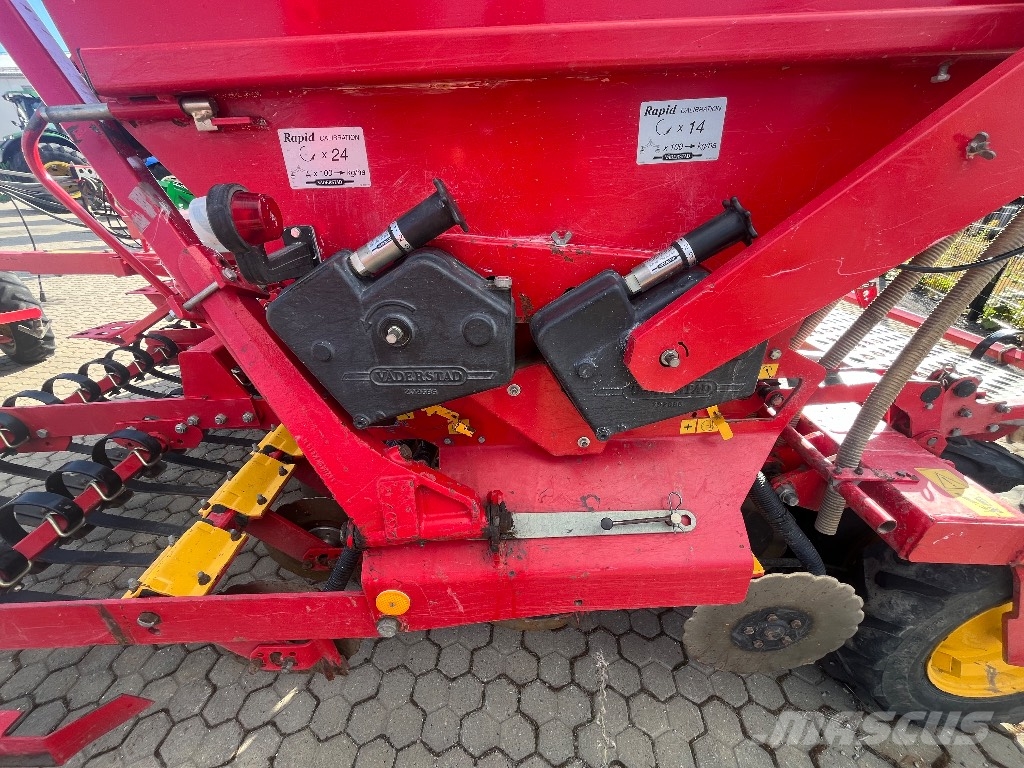 Väderstad Rapid 400C m. Frölåda 5022ha مثاقيب مدمجة
