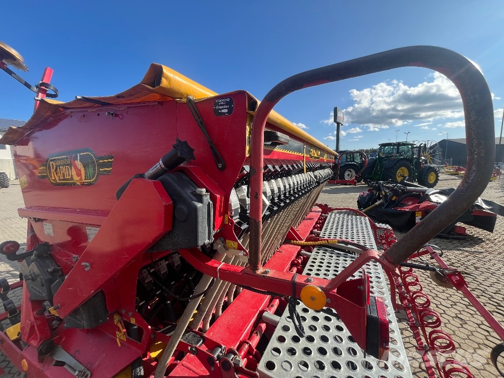 Väderstad Rapid 400C m. Frölåda 5022ha مثاقيب مدمجة