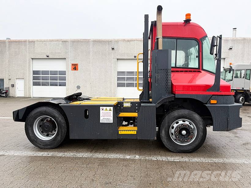 Kalmar Terminal tractor / Terminal-Zugmaschine / Cabezas tractoras