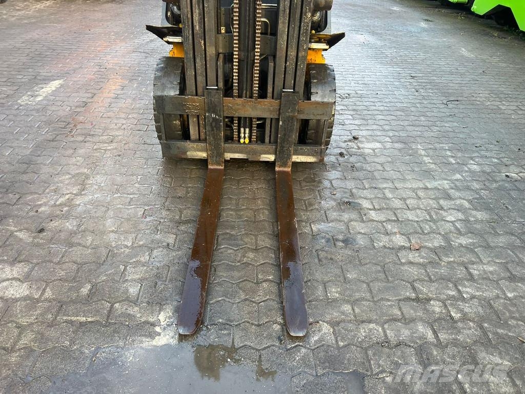 Nissan FG 25 LPG forklifts