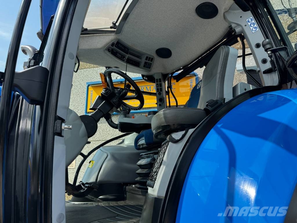 New Holland T7.225AC, frontlinkage, 2021, 3642 hours!! Tractoren