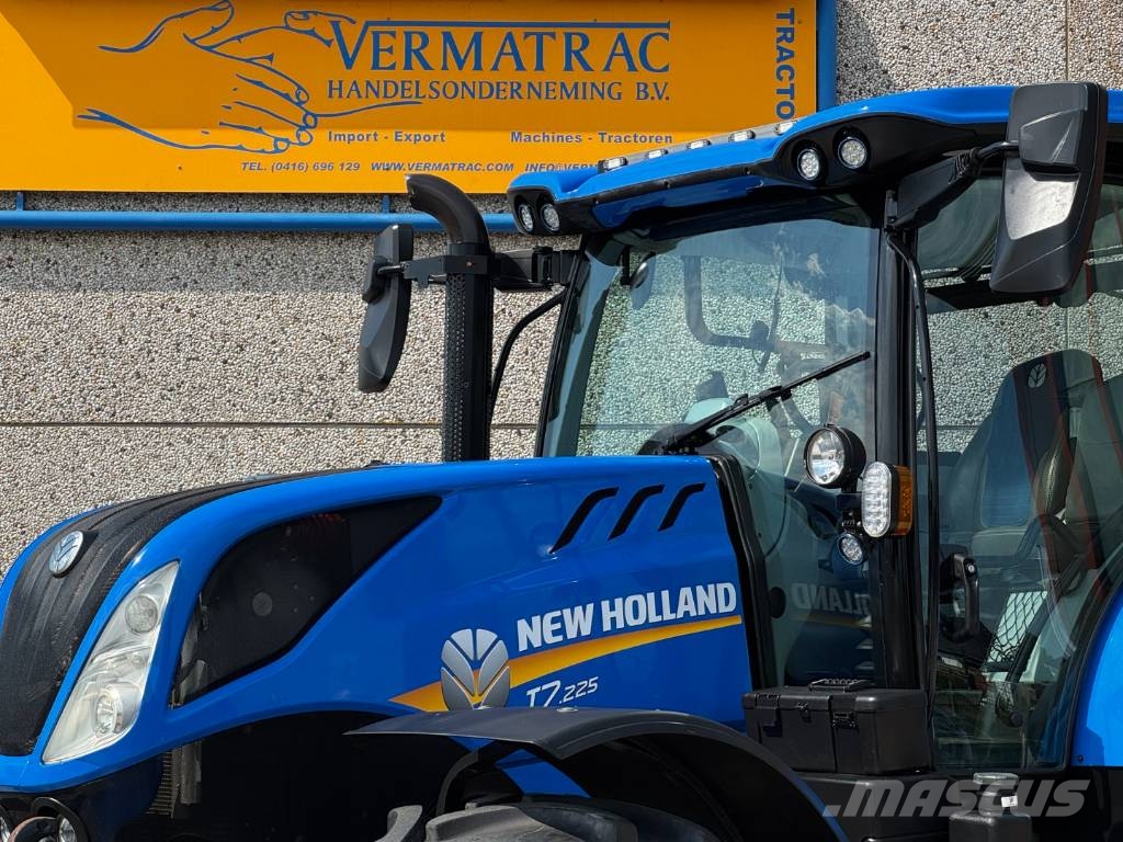 New Holland T7.225AC, frontlinkage, 2021, 3642 hours!! Tractoren