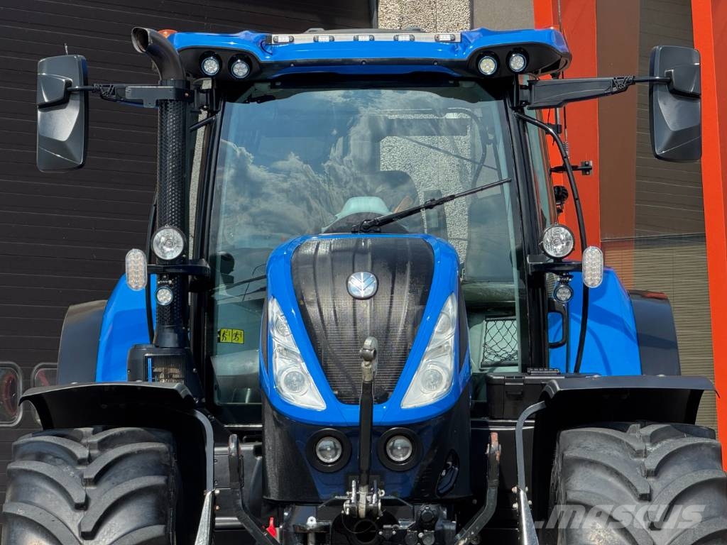 New Holland T7.225AC, frontlinkage, 2021, 3642 hours!! Tractoren