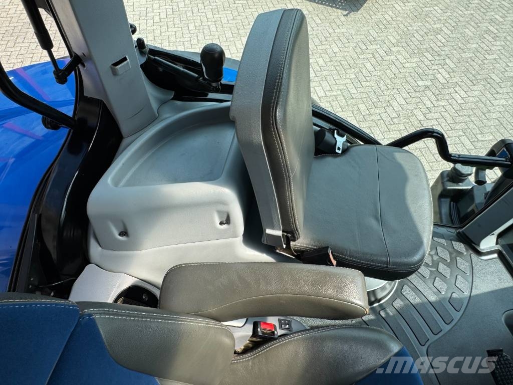 New Holland T7.225AC, frontlinkage, 2021, 3642 hours!! Tractoren