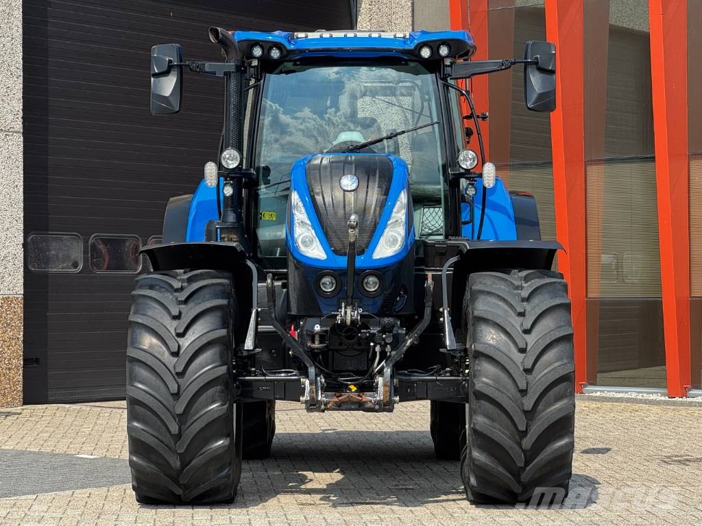 New Holland T7.225AC, frontlinkage, 2021, 3642 hours!! Tractoren