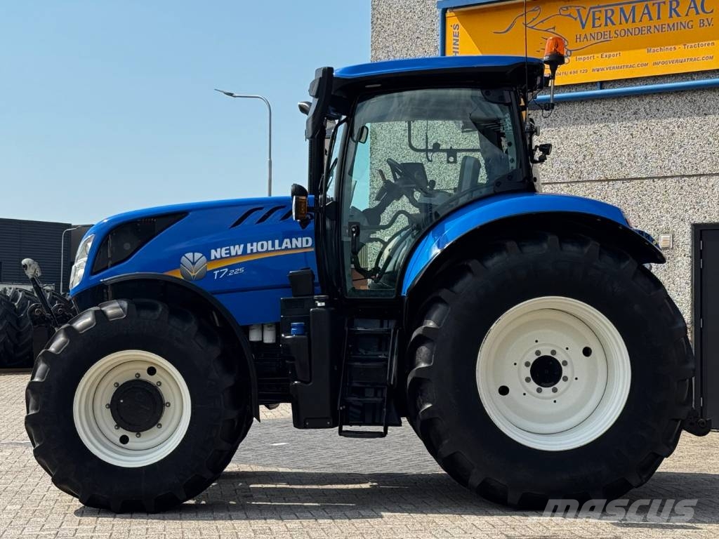 New Holland T7.225AC, frontlinkage, 2021, 3642 hours!! Tractoren