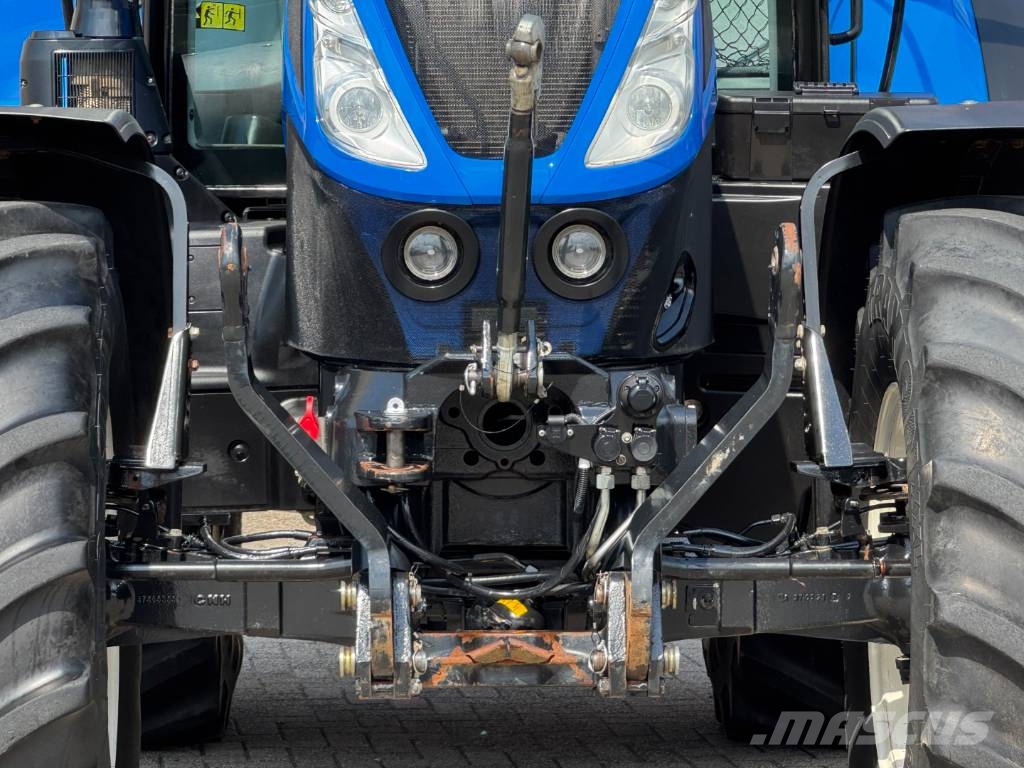 New Holland T7.225AC, frontlinkage, 2021, 3642 hours!! Tractoren