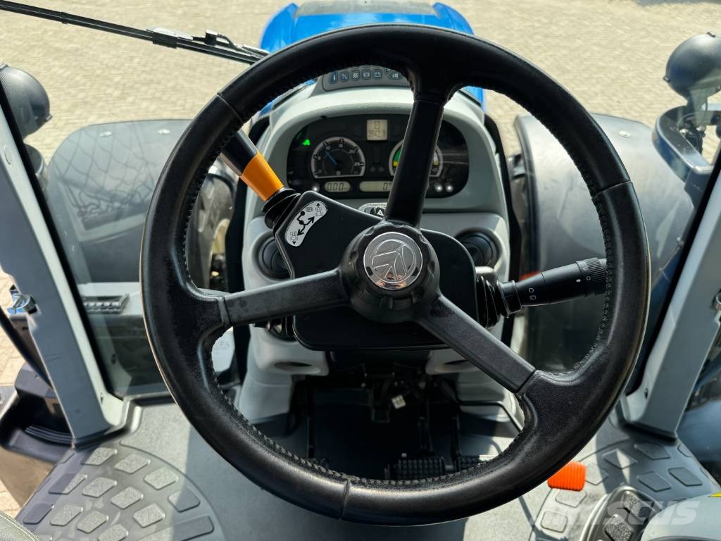 New Holland T7.225AC, frontlinkage, 2021, 3642 hours!! Tractoren