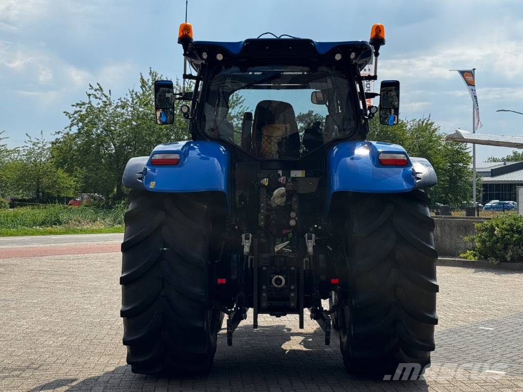 New Holland T7.225AC, frontlinkage, 2021, 3642 hours!! Tractoren