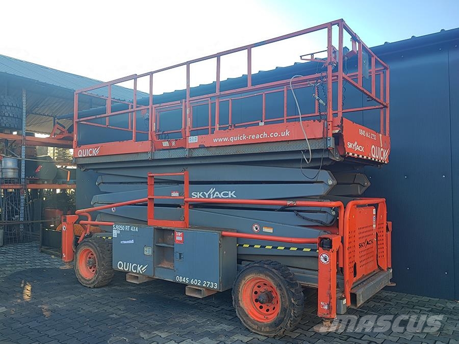 SkyJack SJ 9250 Schaarhoogwerkers