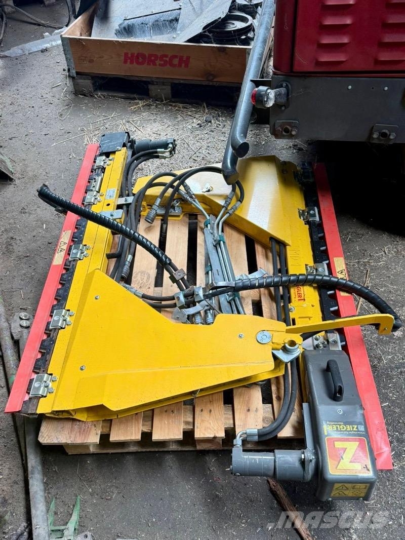 New Holland Varifeed 12.5 + Ziegler Schneidwerkswagen 하비스터 헤드