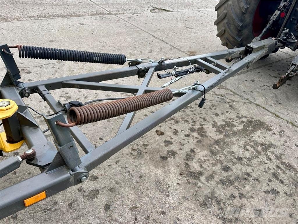 New Holland Varifeed 12.5 + Ziegler Schneidwerkswagen 하비스터 헤드
