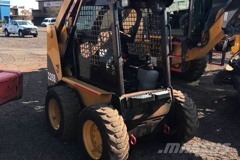 CAT 226B Outros Camiões