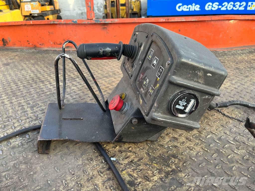 JLG 3246 E2   V-3912  EO Складська техніка - Інші