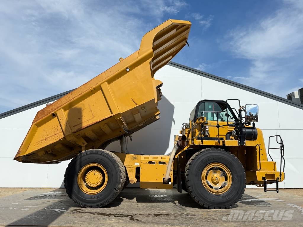 CAT 772G - Automatic Greasing / Body Heating Remolques volquete