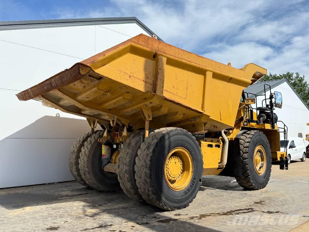 CAT 772G - Automatic Greasing / Body Heating Remolques volquete