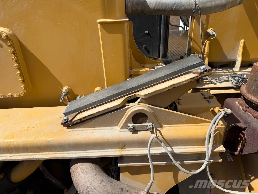 CAT 772G - Automatic Greasing / Body Heating Remolques volquete