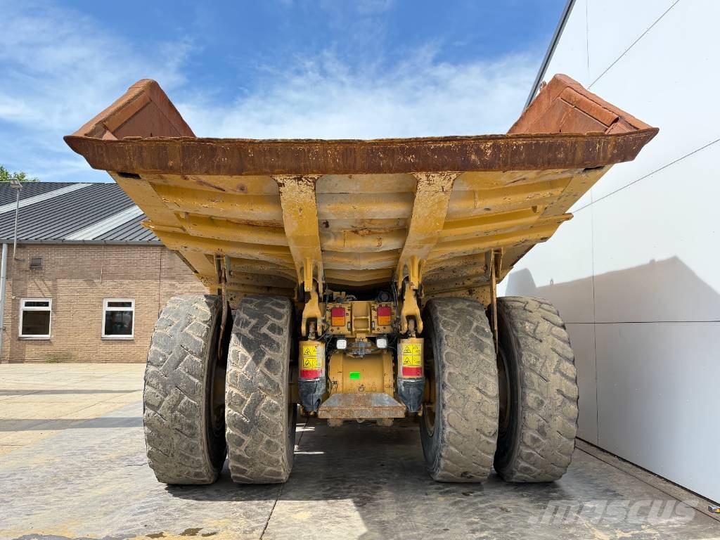 CAT 772G - Automatic Greasing / Body Heating Remolques volquete