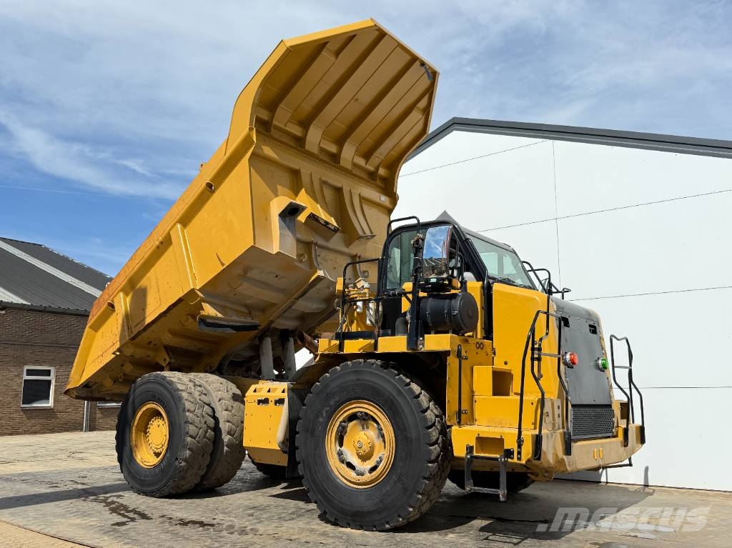 CAT 772G - Automatic Greasing / Body Heating Remolques volquete