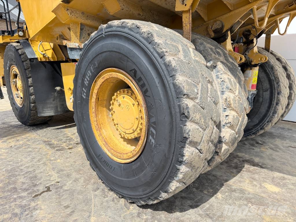 CAT 772G - Automatic Greasing / Body Heating Remolques volquete