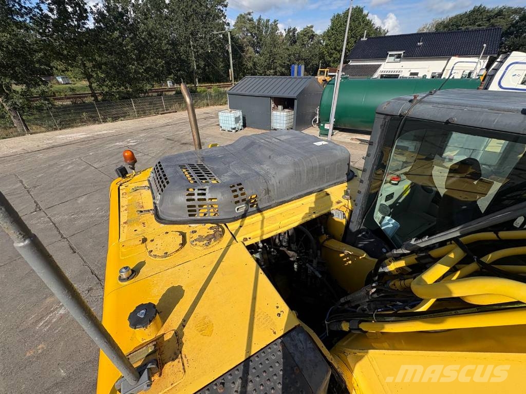 New Holland Kobelco E 265 C - Dutch machine Rupsgraafmachines