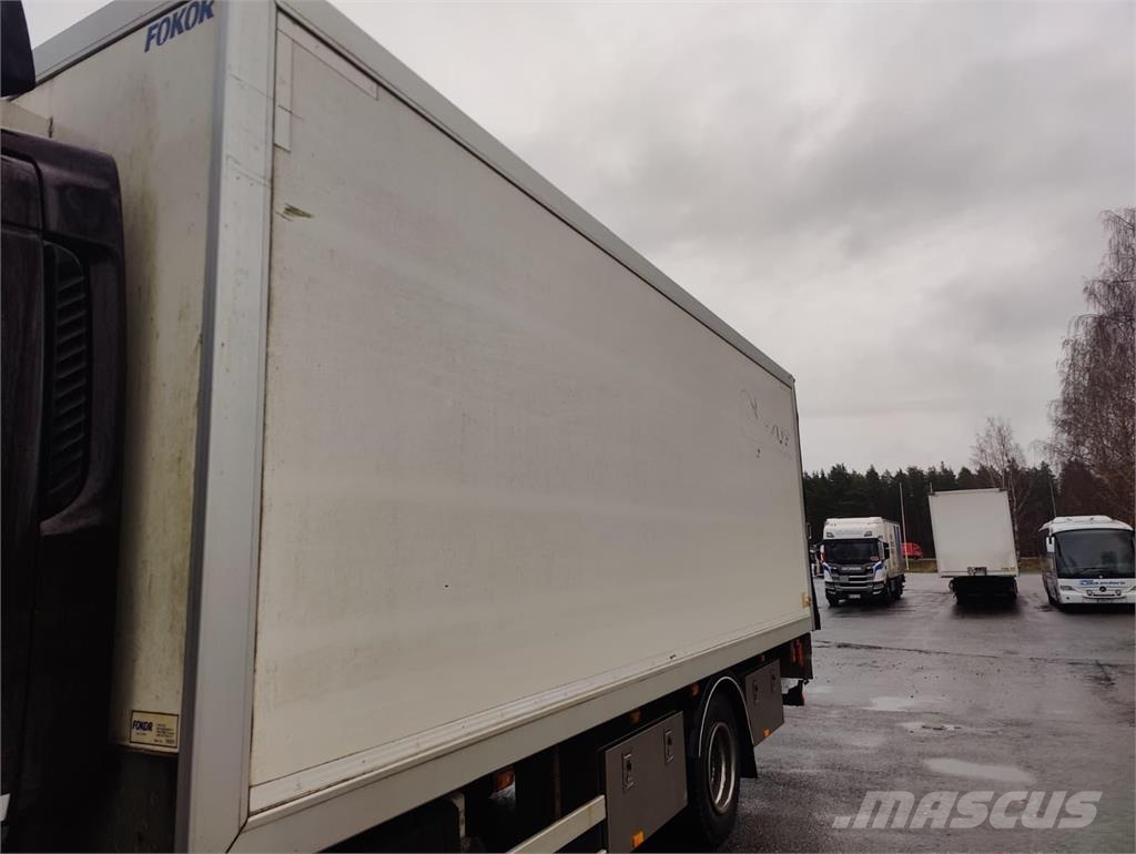 Volvo FL 250 Camiones caja cerrada