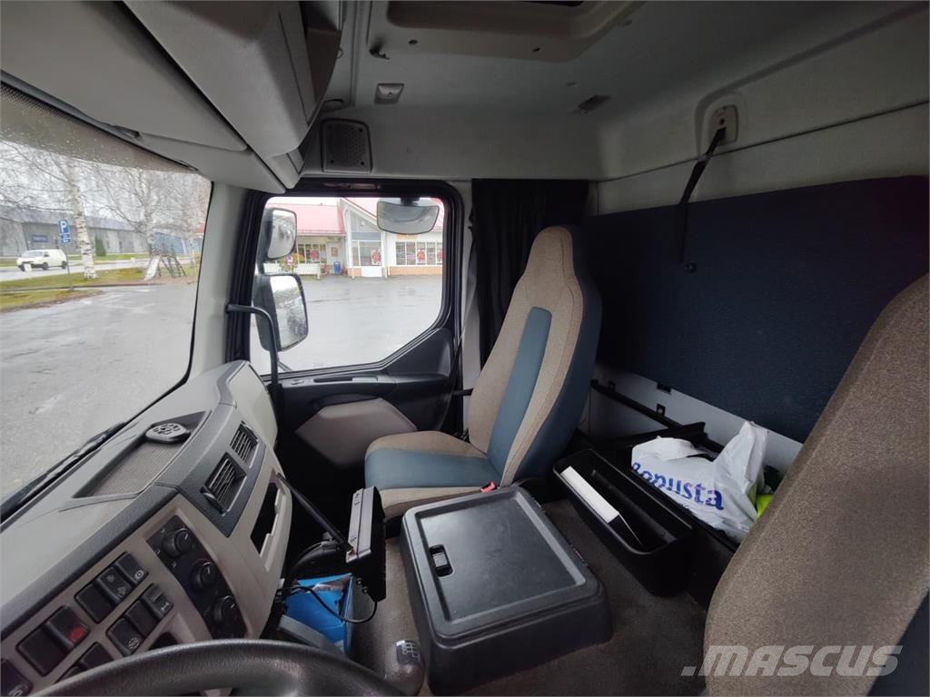Volvo FL 250 Camiones caja cerrada