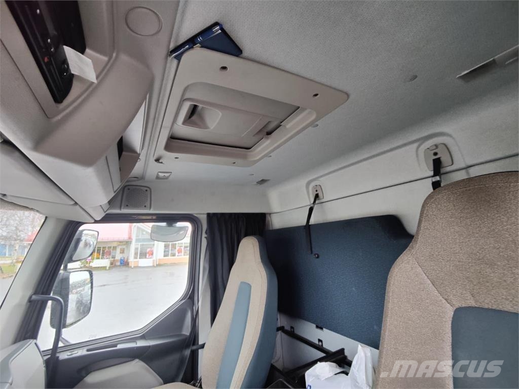 Volvo FL 250 Camiones caja cerrada
