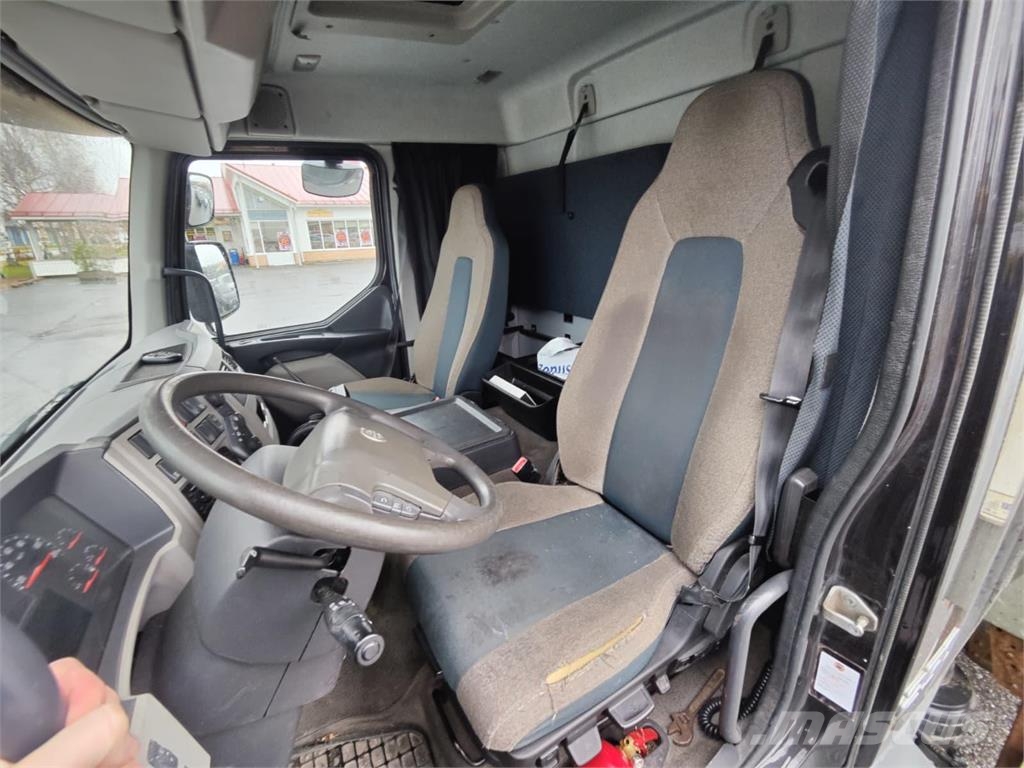 Volvo FL 250 Camiones caja cerrada