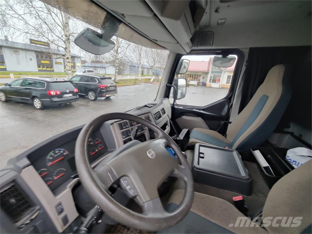Volvo FL 250 Camiones caja cerrada