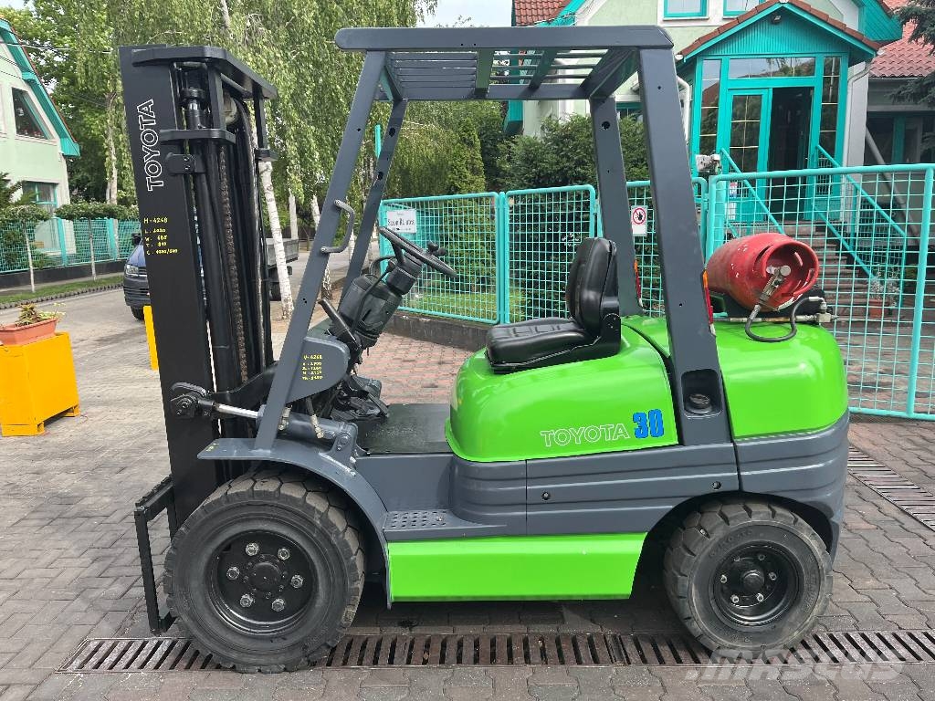 Toyota 6FGF30 /02/ V-4268 IO Газовые погрузчики