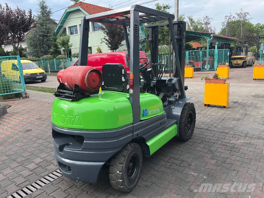 Toyota 6FGF30 /02/ V-4268 IO Газовые погрузчики