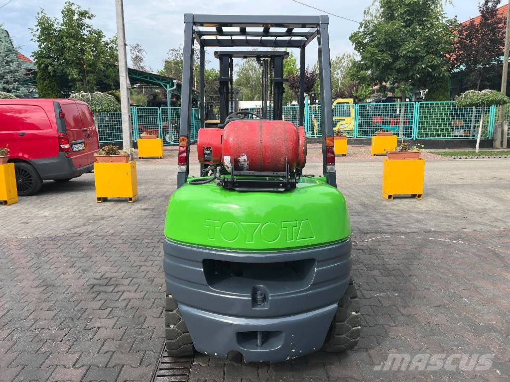 Toyota 6FGF30 /02/ V-4268 IO Газовые погрузчики