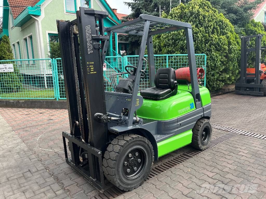 Toyota 6FGF30 /02/ V-4268 IO Газовые погрузчики