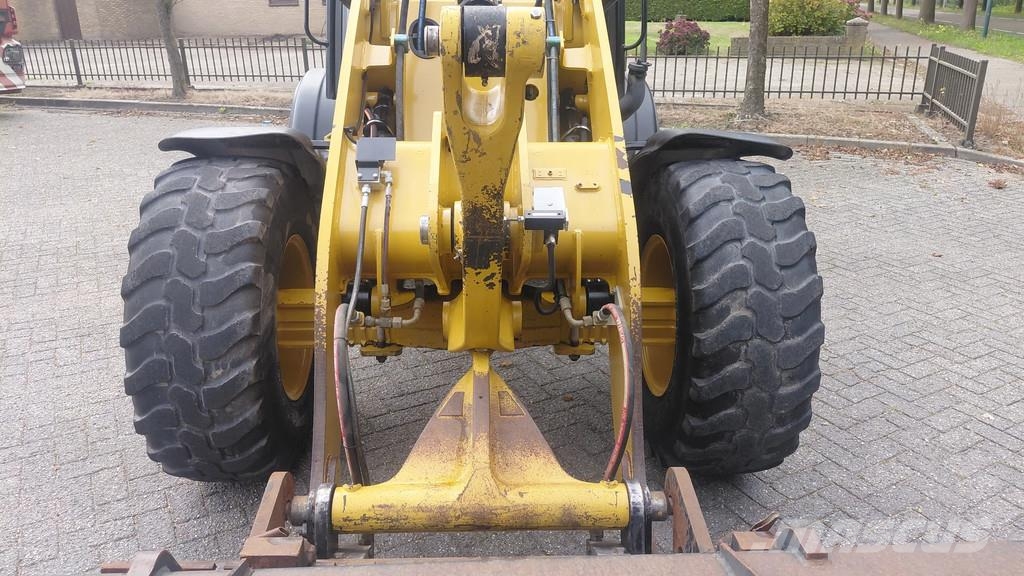 CAT 908H forks and bucket / weight system Rataslaadurid