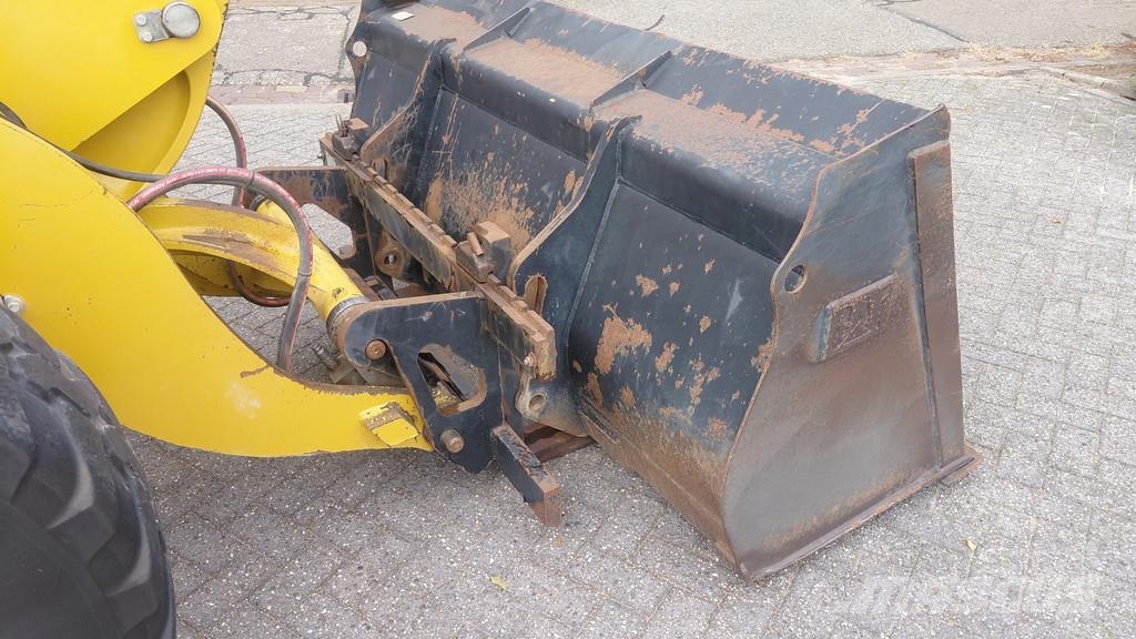 CAT 908H forks and bucket / weight system Rataslaadurid