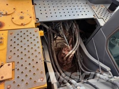 Volvo ESCAVADEIRA EC200D Bageri guseničari