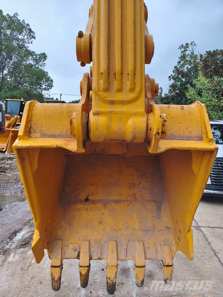 Komatsu PC 220-7 履带挖掘机
