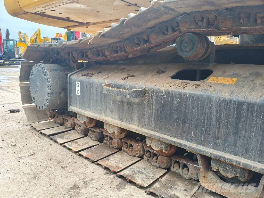 Komatsu PC 220-7 履带挖掘机