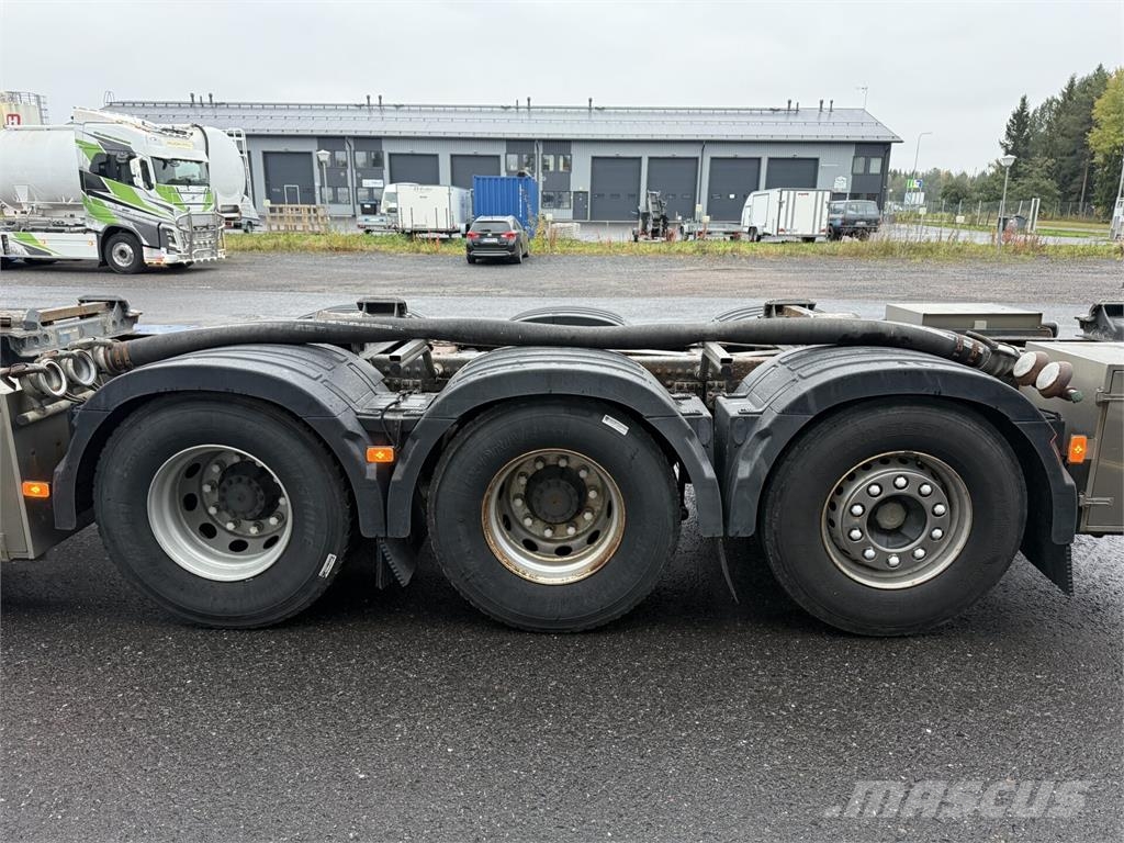 Volvo FH13 540 8X4 tridem Šasija ar kabīni