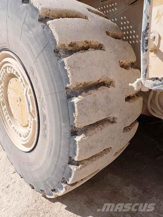 CAT 988K Kolesni nakladalci