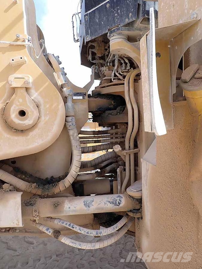 CAT 988K Kolesni nakladalci
