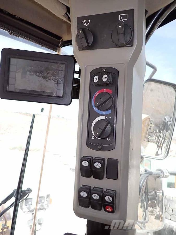 CAT 988K Kolesni nakladalci